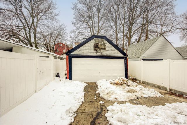 9056 184th Place, Hollis, NY 11423