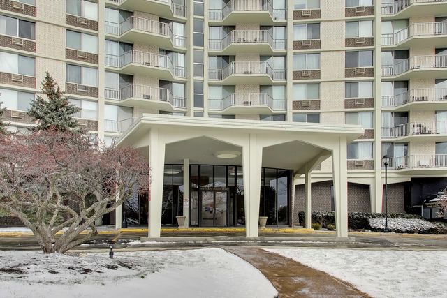 40 N Tower Road 16N, Oak Brook, IL 60523