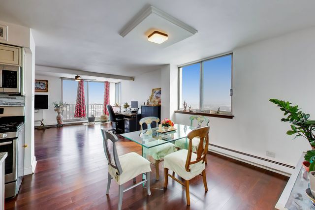 40 N Tower Road 16N, Oak Brook, IL 60523
