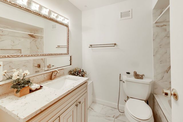 40 N Tower Road 16N, Oak Brook, IL 60523