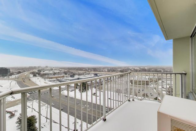 40 N Tower Road 16N, Oak Brook, IL 60523