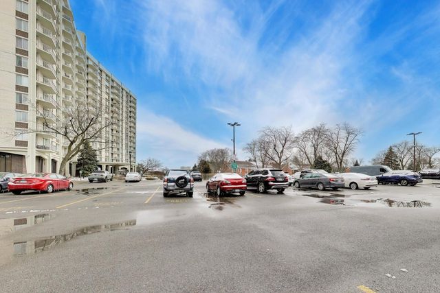 40 N Tower Road 16N, Oak Brook, IL 60523