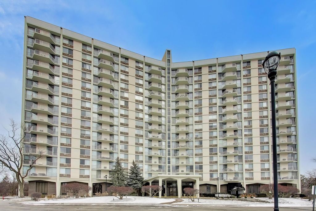 40 N Tower Road 16N, Oak Brook, IL 60523