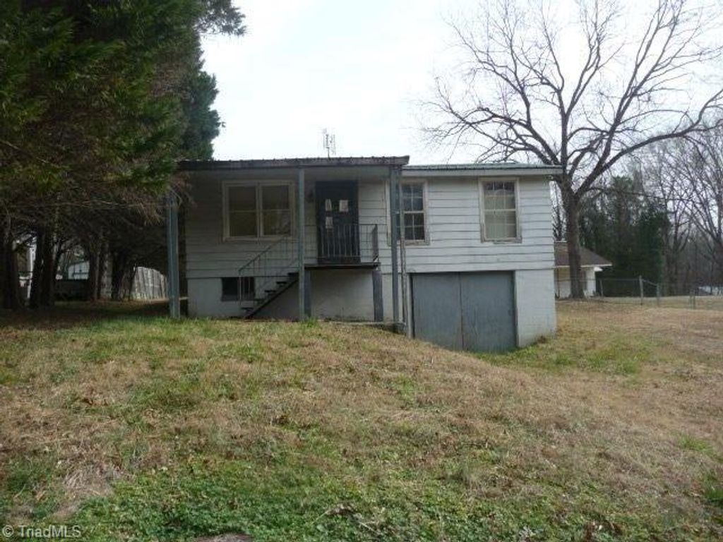 1109 W Holly Hill Road, Thomasville, NC 27360