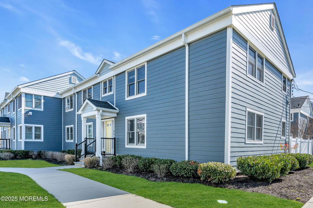 304 Deal Lake Drive 35, Asbury Park, NJ 07712