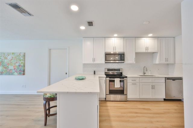 325 GREEN MANOR DRIVE, Sun City Center, FL 33573