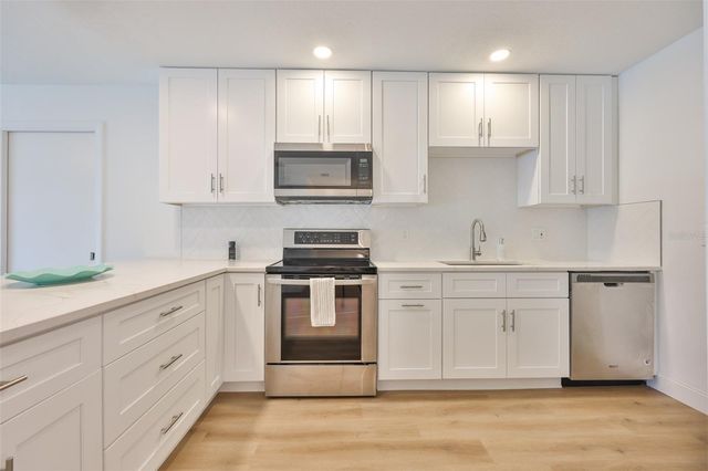 325 GREEN MANOR DRIVE, Sun City Center, FL 33573