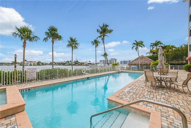 9566 Gulf Shore DR 201, Naples, FL 34108