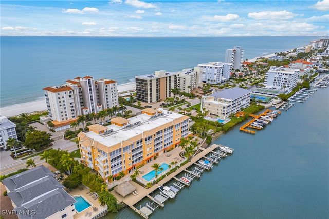 9566 Gulf Shore DR 201, Naples, FL 34108