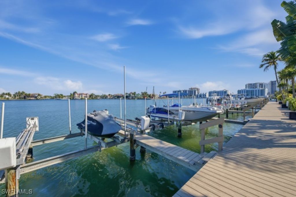9566 Gulf Shore DR 201, Naples, FL 34108