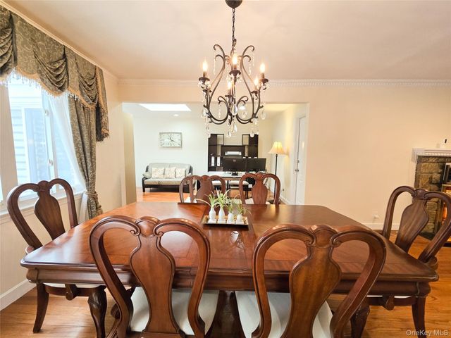 64 Middleneck Road, Roslyn, NY 11576