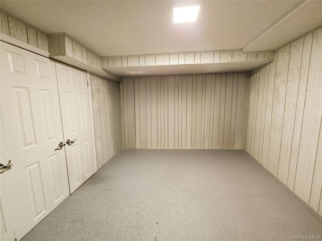 64 Middleneck Road, Roslyn, NY 11576