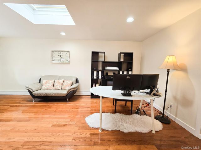 64 Middleneck Road, Roslyn, NY 11576