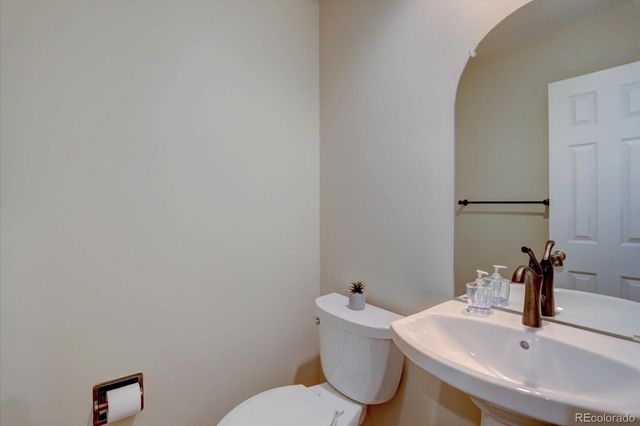 8860 Kachina Way, Lone Tree, CO 80124