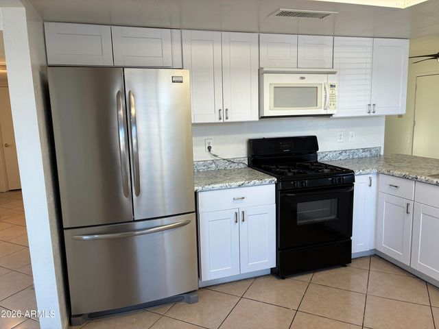 8819 W ROMA Avenue, Phoenix, AZ 85037