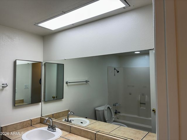 8819 W ROMA Avenue, Phoenix, AZ 85037