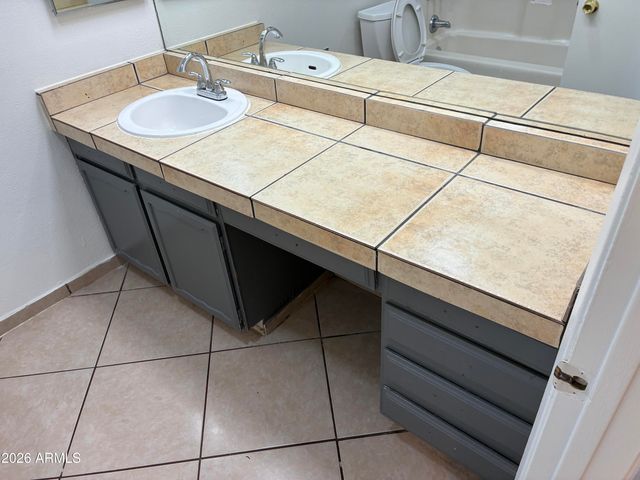 8819 W ROMA Avenue, Phoenix, AZ 85037