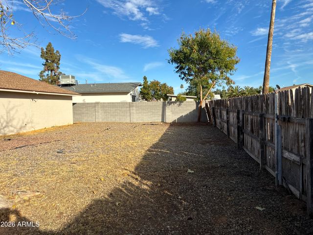 8819 W ROMA Avenue, Phoenix, AZ 85037