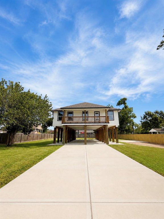 628 Oakdale Street, Shoreacres, TX 77571