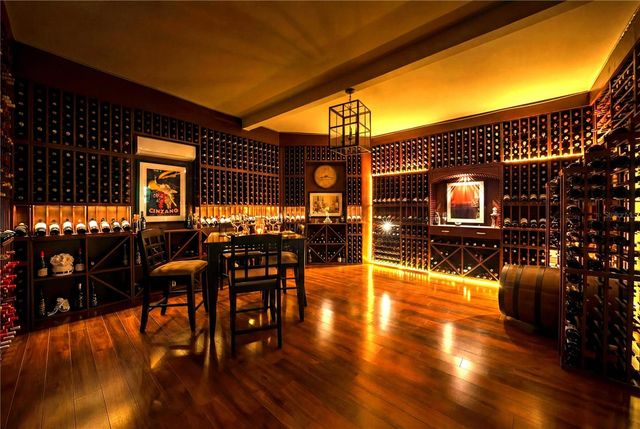 7214 N OLA AVENUE, Tampa, FL 33604