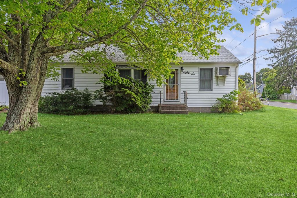 86 Log Road, Patchogue, NY 11772 — exterior