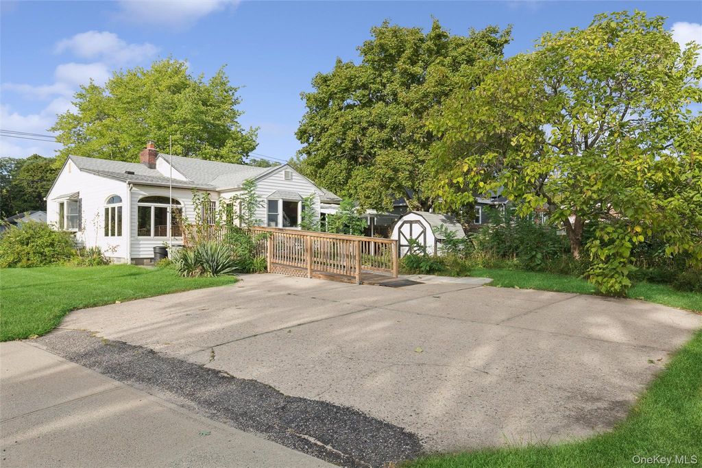 86 Log Road, Patchogue, NY 11772 — photo 2