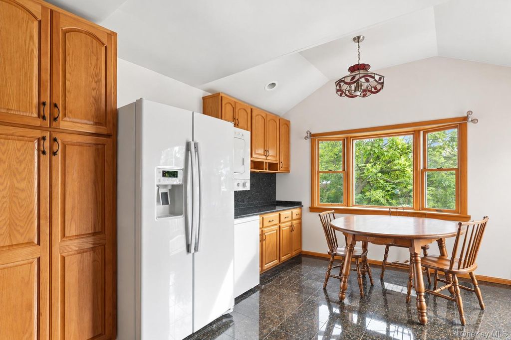 86 Log Road, Patchogue, NY 11772 — photo 5