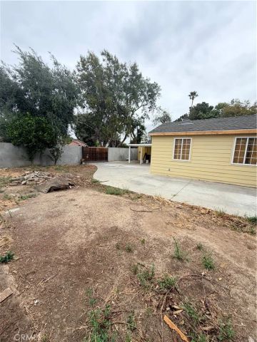 7253 Loma Verde Avenue, Canoga Park, CA 91303