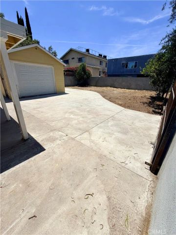 7253 Loma Verde Avenue, Canoga Park, CA 91303