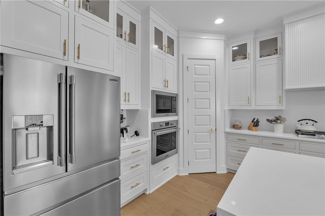 6107 S 41st Street, Rogers, AR 72758