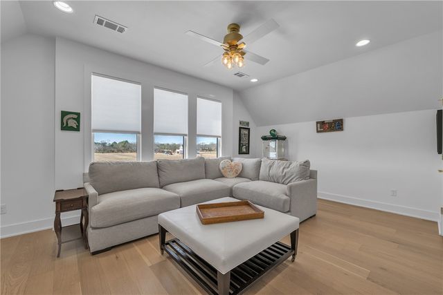 6107 S 41st Street, Rogers, AR 72758