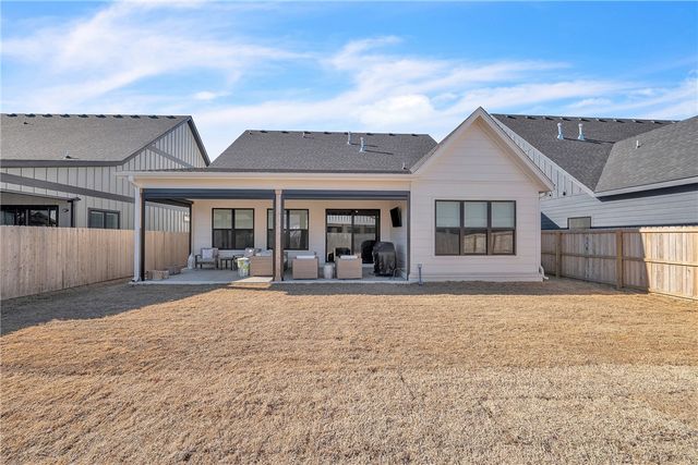 6107 S 41st Street, Rogers, AR 72758