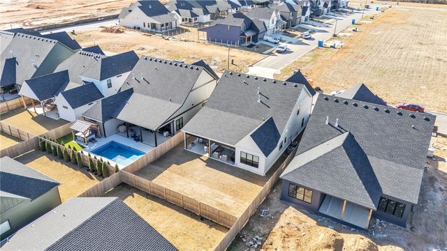 6107 S 41st Street, Rogers, AR 72758