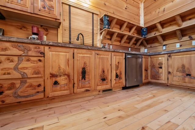 1107 Momma Bear Way, Sevierville, TN 37876