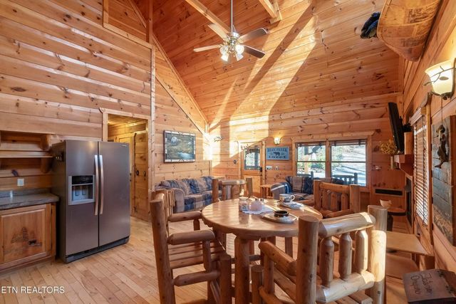 1107 Momma Bear Way, Sevierville, TN 37876