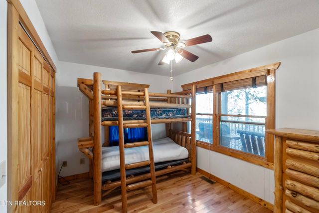 1107 Momma Bear Way, Sevierville, TN 37876
