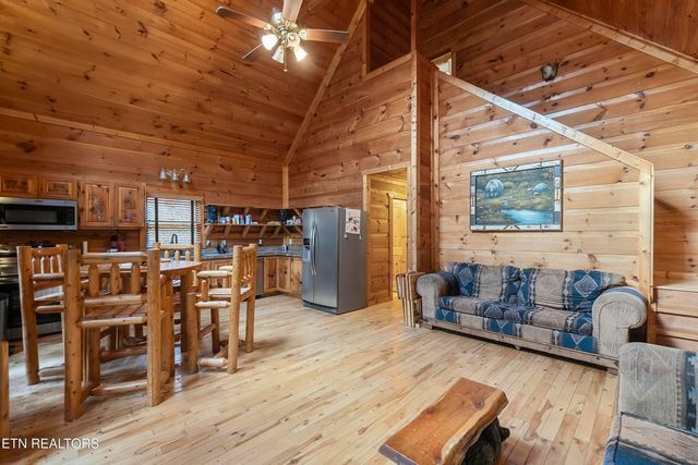 1107 Momma Bear Way, Sevierville, TN 37876