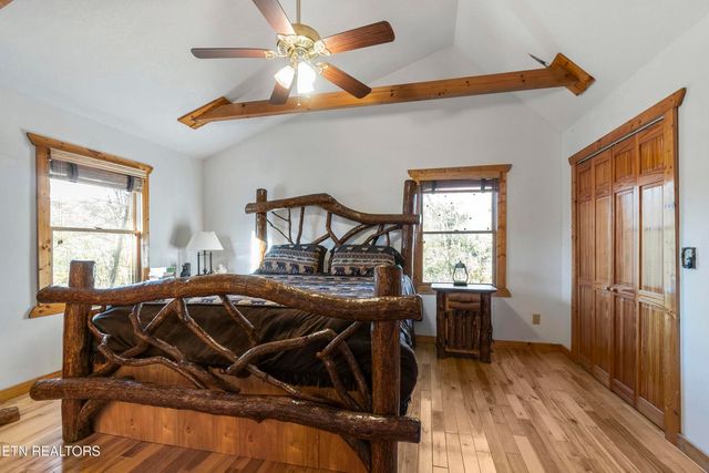 1107 Momma Bear Way, Sevierville, TN 37876