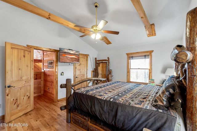 1107 Momma Bear Way, Sevierville, TN 37876
