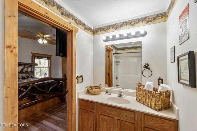 1107 Momma Bear Way, Sevierville, TN 37876