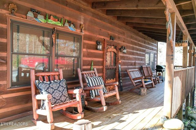 1107 Momma Bear Way, Sevierville, TN 37876