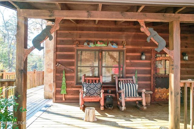 1107 Momma Bear Way, Sevierville, TN 37876