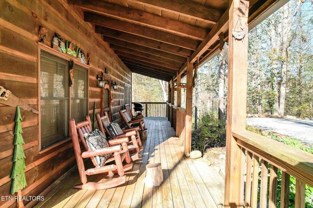1107 Momma Bear Way, Sevierville, TN 37876