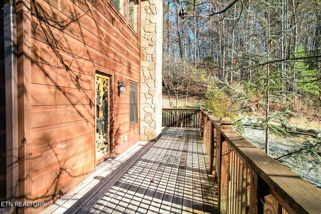 1107 Momma Bear Way, Sevierville, TN 37876