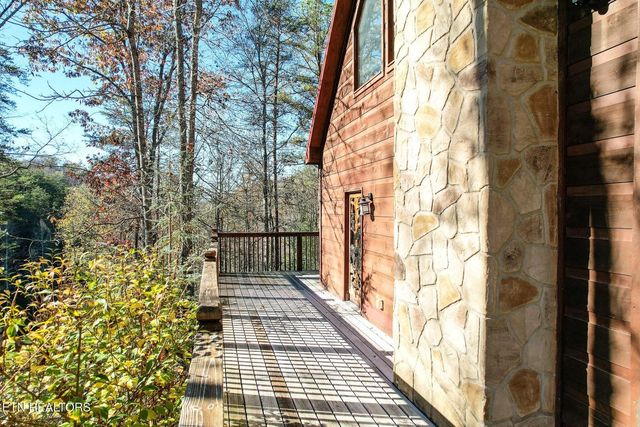 1107 Momma Bear Way, Sevierville, TN 37876