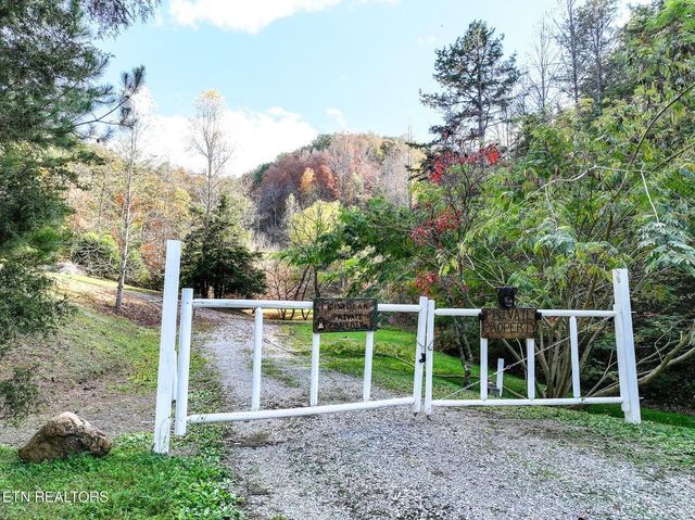 1107 Momma Bear Way, Sevierville, TN 37876
