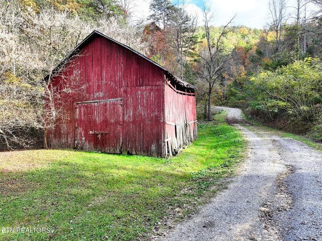 1107 Momma Bear Way, Sevierville, TN 37876
