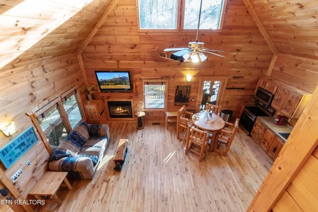 1107 Momma Bear Way, Sevierville, TN 37876