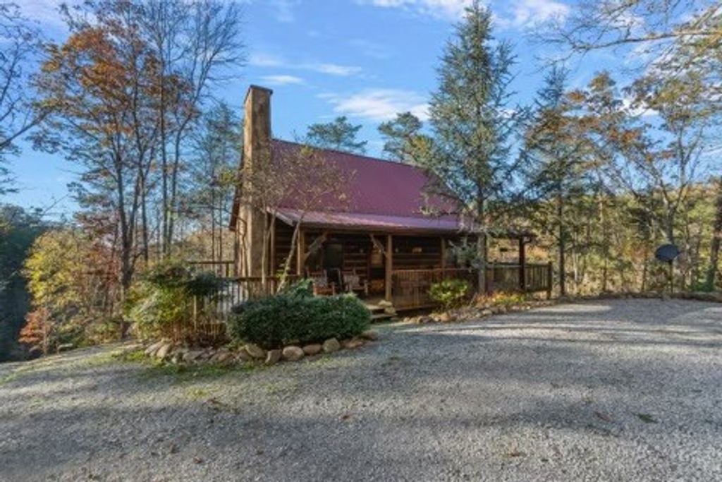 1107 Momma Bear Way, Sevierville, TN 37876