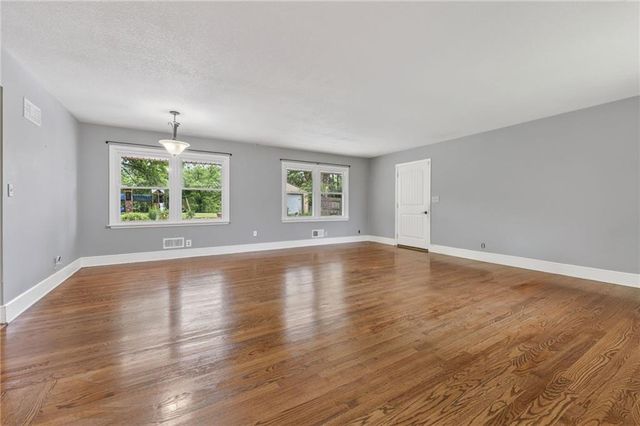 203 S Titus Avenue, Excelsior Springs, MO 64024